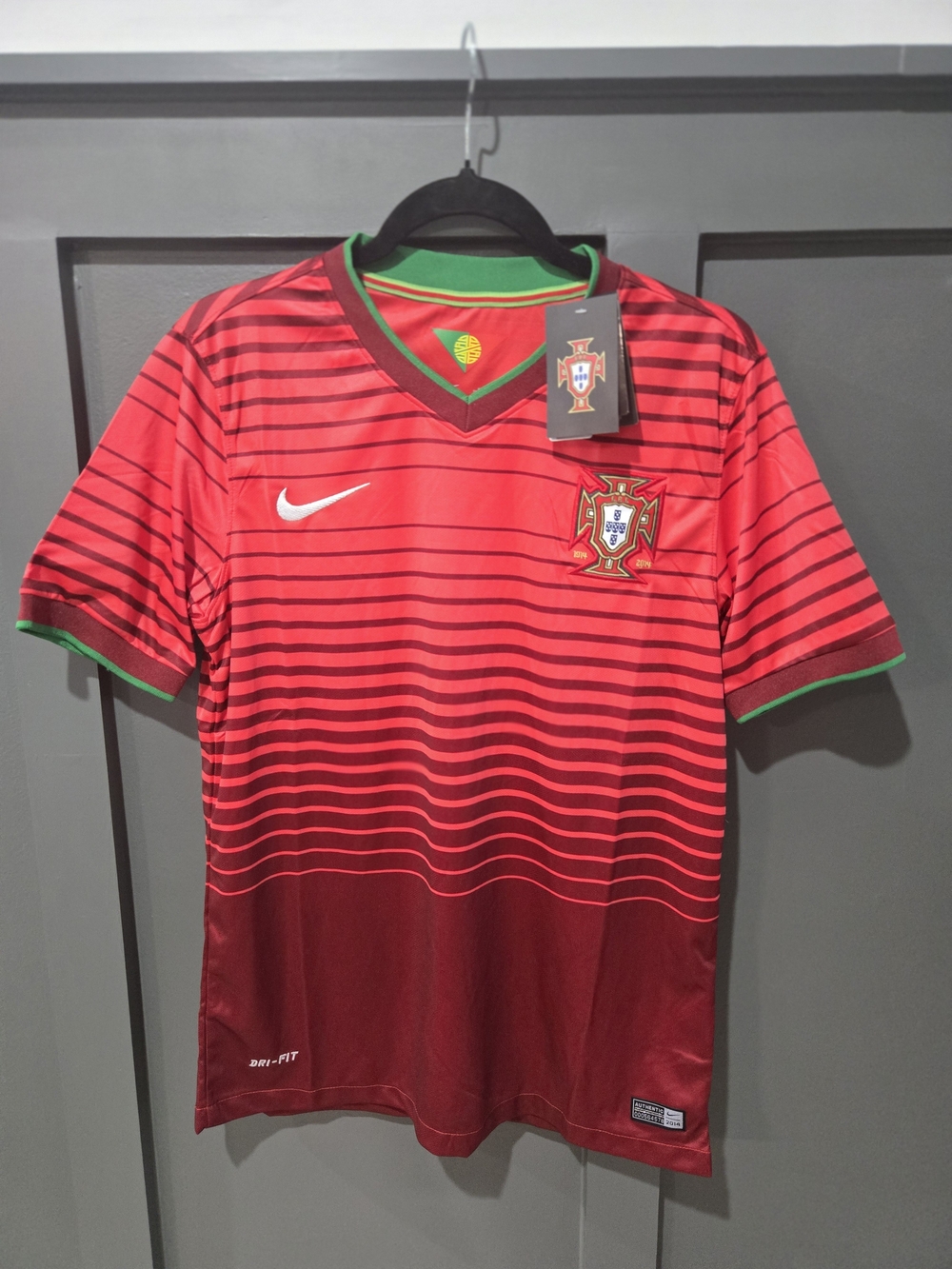 ​Nike Portugal 2013 2014 Away Soccer Jersey Cross Crest - Men's Size Small NWT